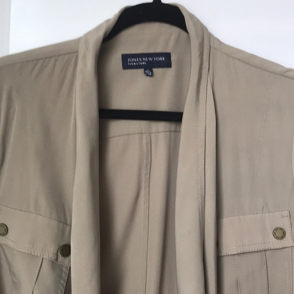 Lightweight jacket - Picture 2 of 5